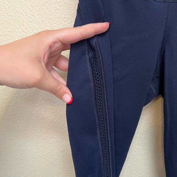 Victoria's Secret Sport Navy Blue Knockout Leggings Size S - Picture 3 of 5